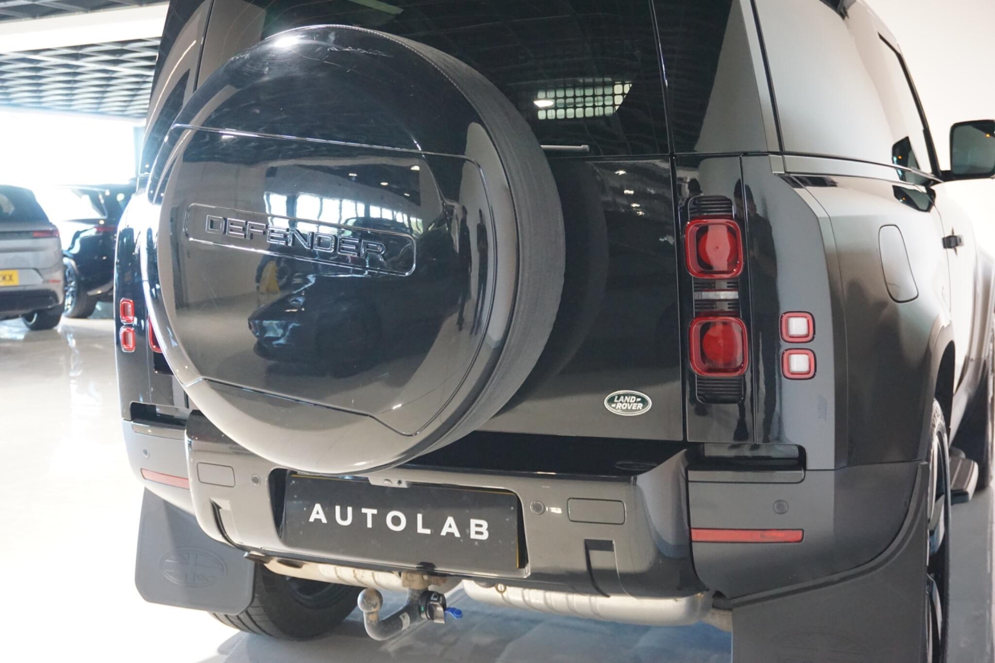 Land Rover Defender 90 3.0 D250 MHEV SE Hard Top SUV 3dr Diesel Auto 4WD SWB Euro 6 (s/s) (250 ps)